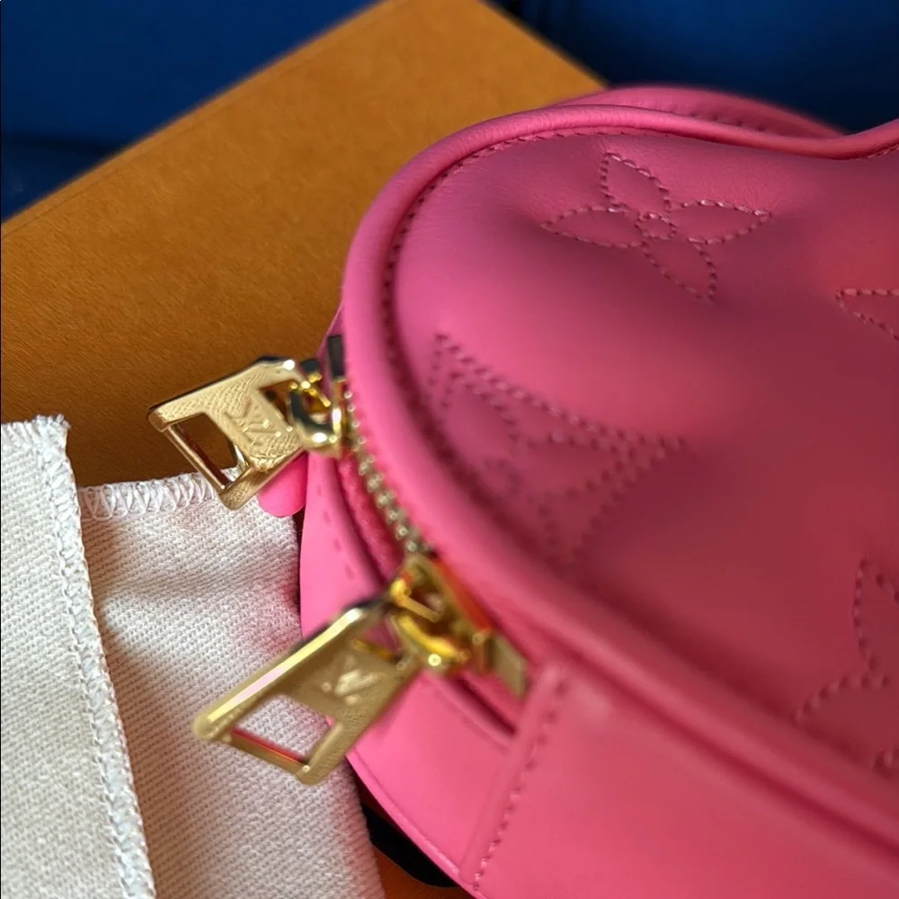 Louis Vuitton Pop My Heart Bubblegum Pink Pouch - Picture 4 of 11